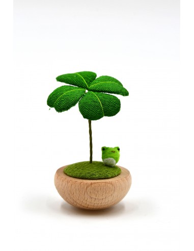 Yurayura - Frog and Four-leaf clover | Japan Primavera