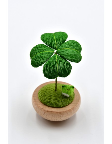 Yurayura - Frog and Four-leaf clover | Japan Primavera